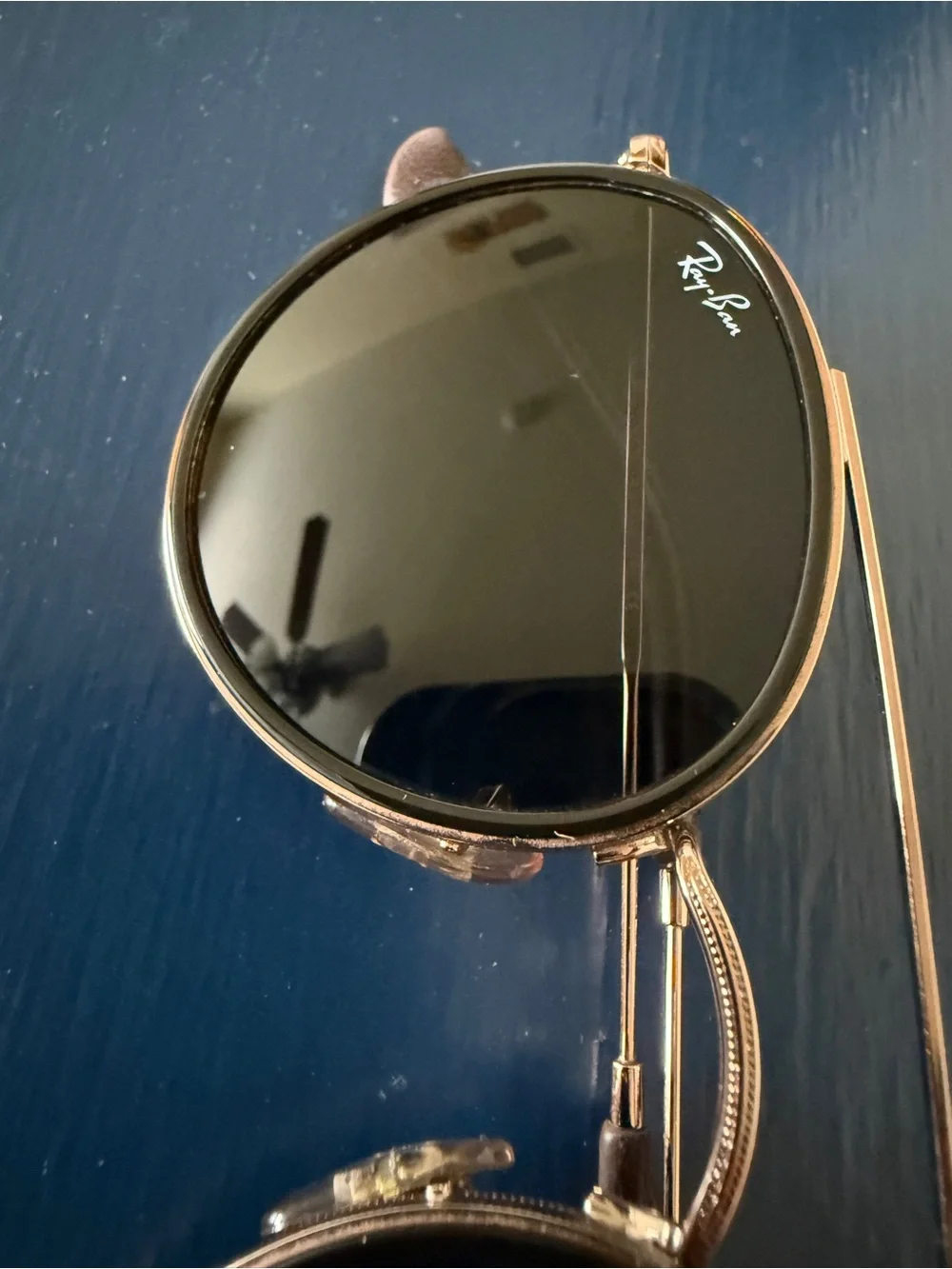 Ray-Ban Round Metal Sunglasses with Brown Case - Black Lenses